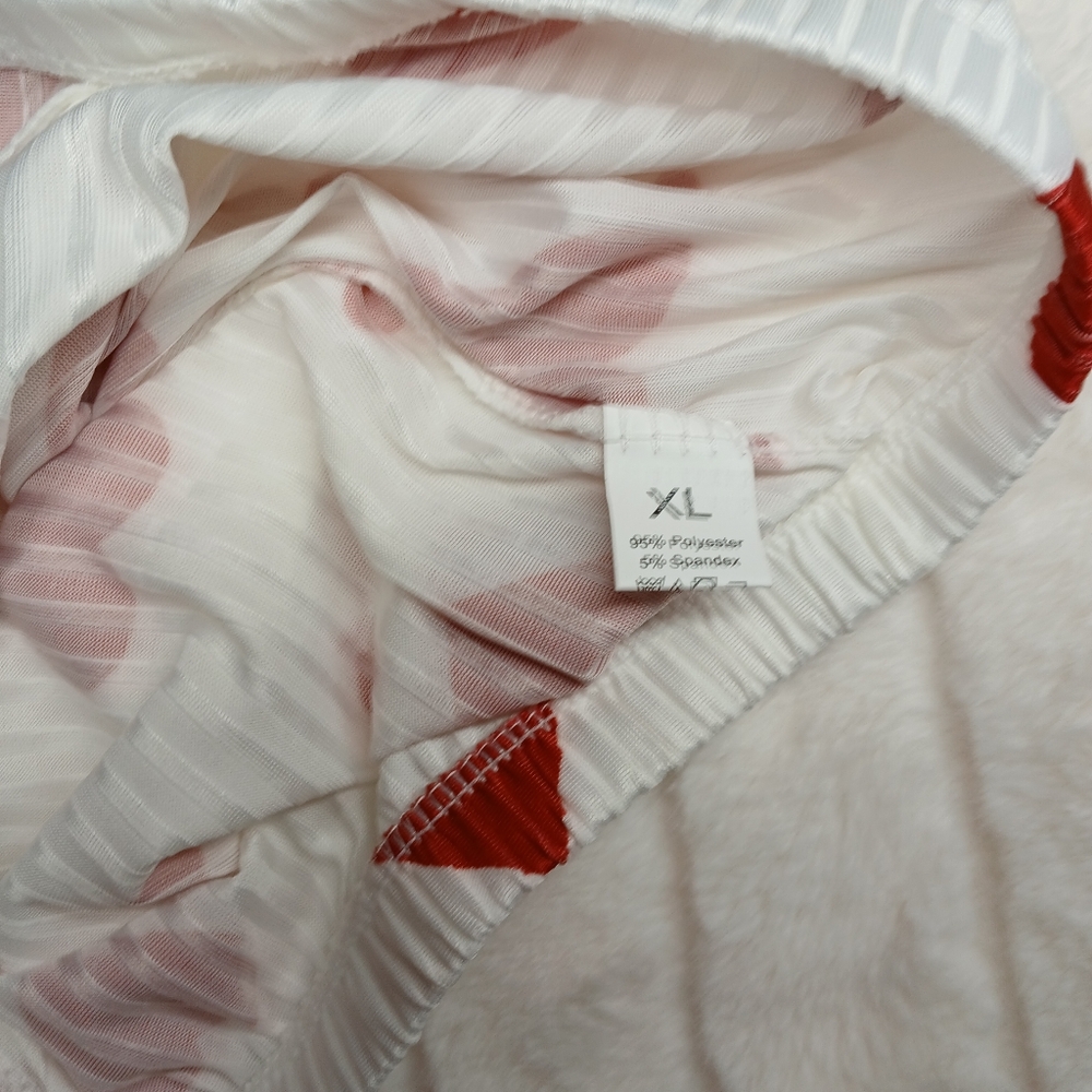 Heart Print Pajama Set | Tagged XL (Fits Small) - Picture 9 of 11